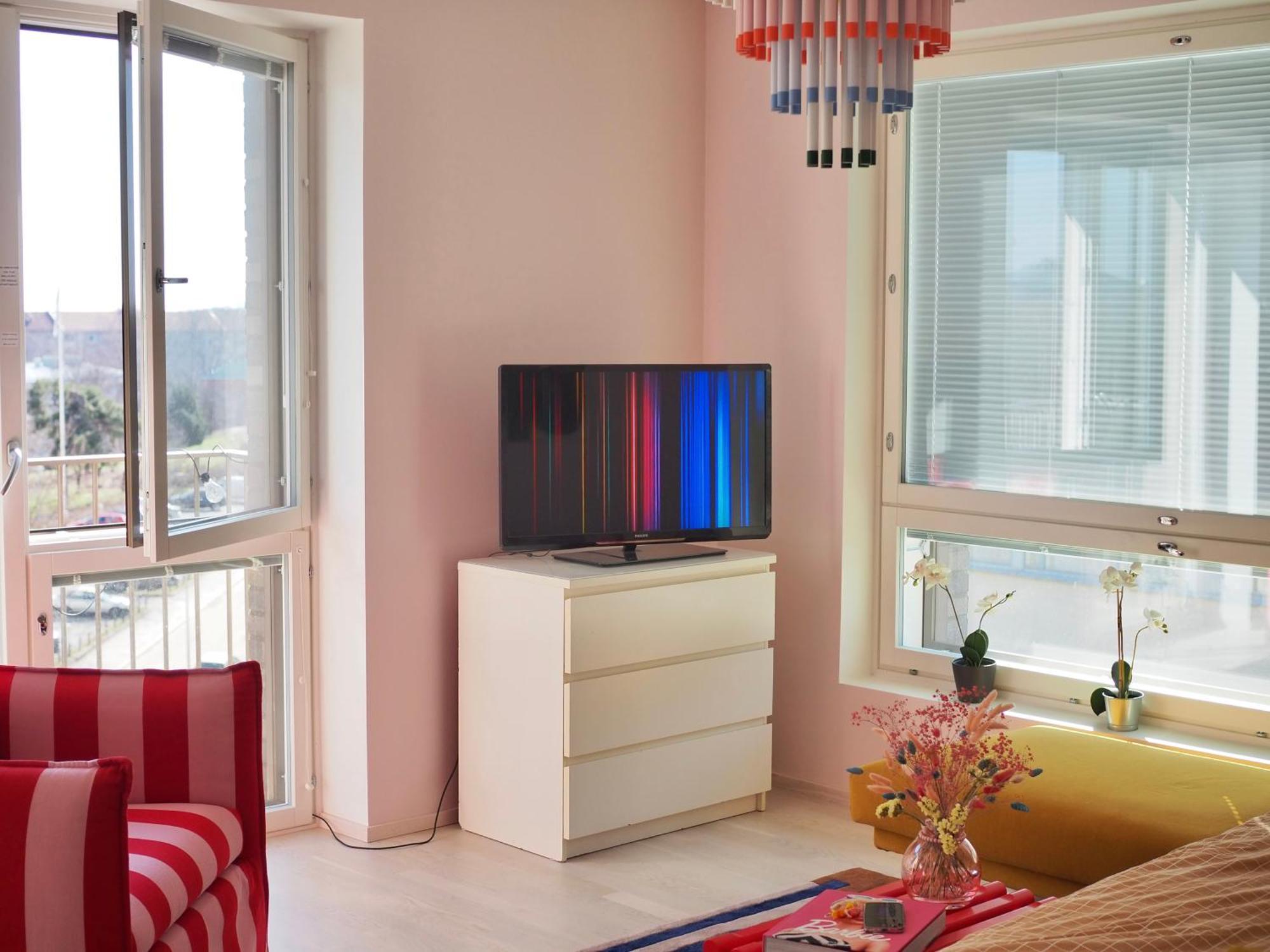 Candy-Colored Two-Room Condo With Sweet Views Хельсинки Экстерьер фото